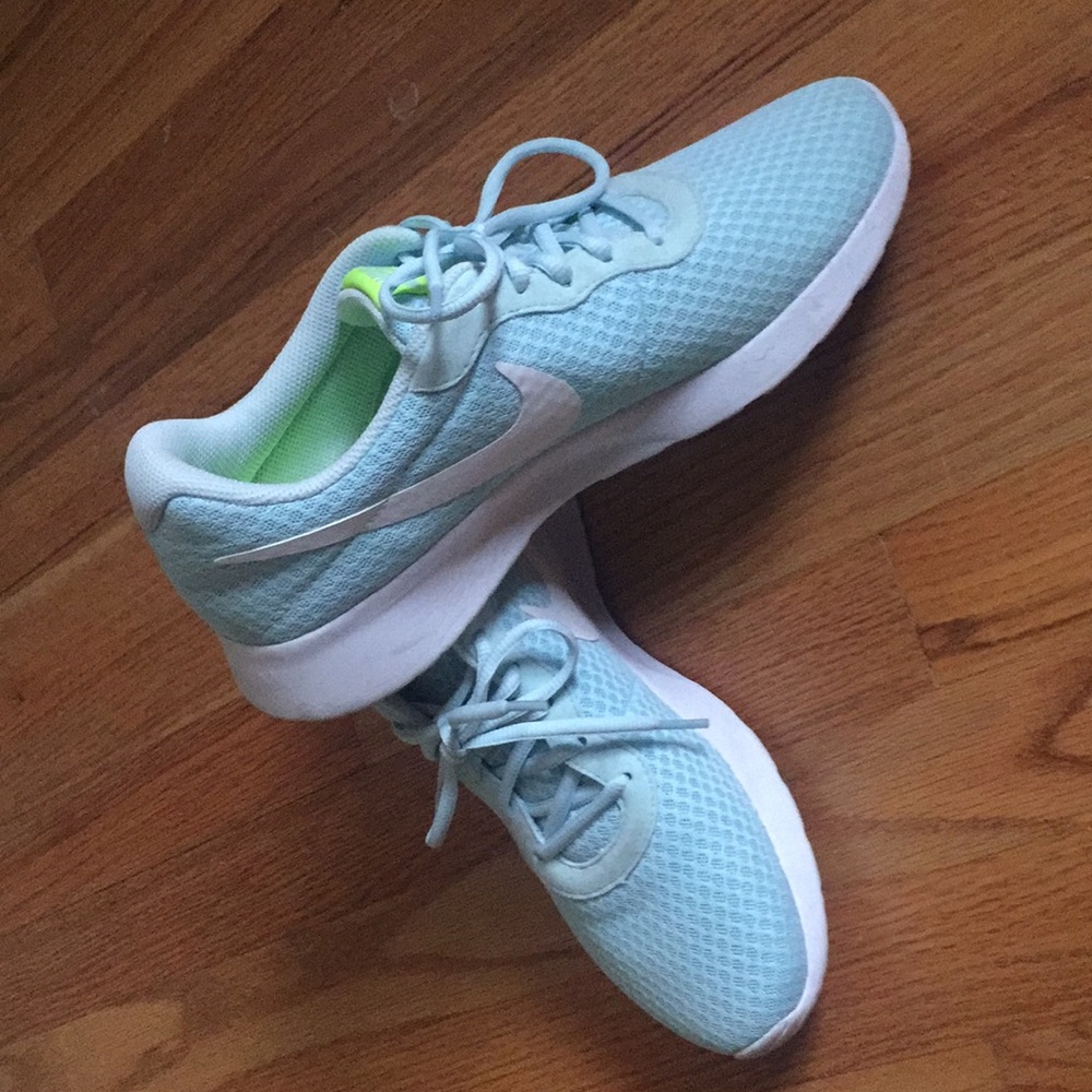 Nike shoes - Picture 1 of 3